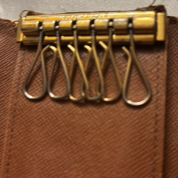 Authentic pre loved Louis Vuitton 6 ring keyholder with card slot - Picture 5 of 9